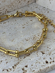 Gençlerin enerjisini ve stilini yans?tan Tifani model zincir çelik bileklik, günlük kullan?m için ideal bir aksesuard?r; Paslanmaz çelik materyali sayesinde uzun ömürlü ve dayan?kl? bir kullan?m sunar, böylece her gün güvenle takabilirsiniz; Modern ve ??k tasar?m?yla dikkat çeken bu bileklik, gençlerin tarz?n? tamamlar ve günlük kombinlerine kolayca uyum sa?lar;