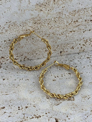 Paslanmaz çelik materyali sayesinde uzun ömürlü kullan?m ve dayan?kl?l?k sunar; Halka modeli, klasik ve zamans?z bir tasar?m anlay???n? yans?t?r; Genç ya? grubuna hitap eden modern ve ??k görünümüyle dikkat çeker;