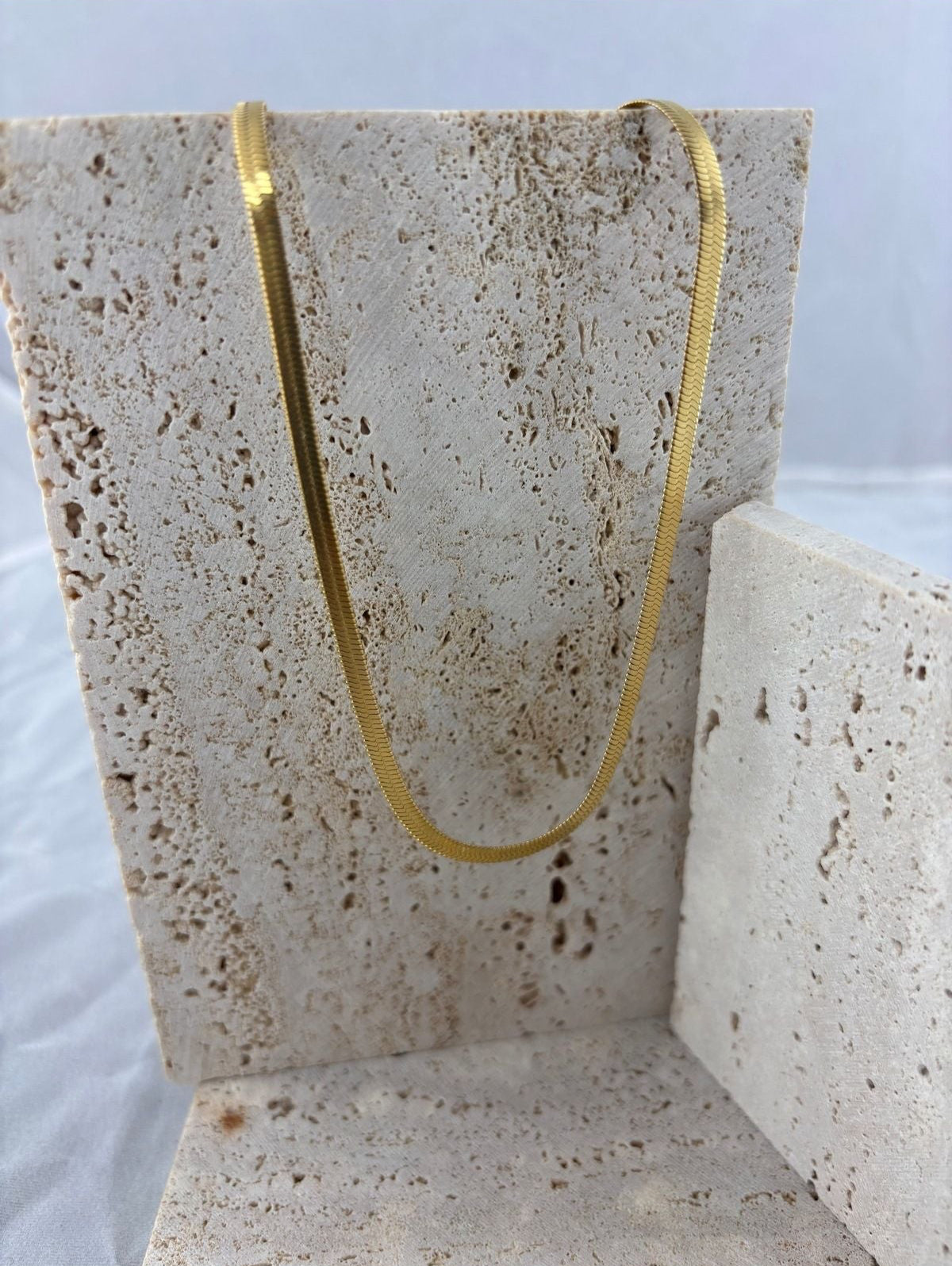 Gençlerin enerjisini ve stilini yans?tan sade tasar?m?yla dikkat çeken ?talyan çelik zincir kolye, günlük kullan?mda rahatl?k ve ??kl??? bir arada sunar; Paslanmaz çelik materyali sayesinde uzun ömürlü kullan?m vaat eder ve kararmaya kar?? dayan?kl?l?k sa?lar; Her ya?tan gençlerin tercih edebilece?i bu kolye, modern ve zamans?z bir aksesuar olarak gard?robunuzun vazgeçilmezi olacak;