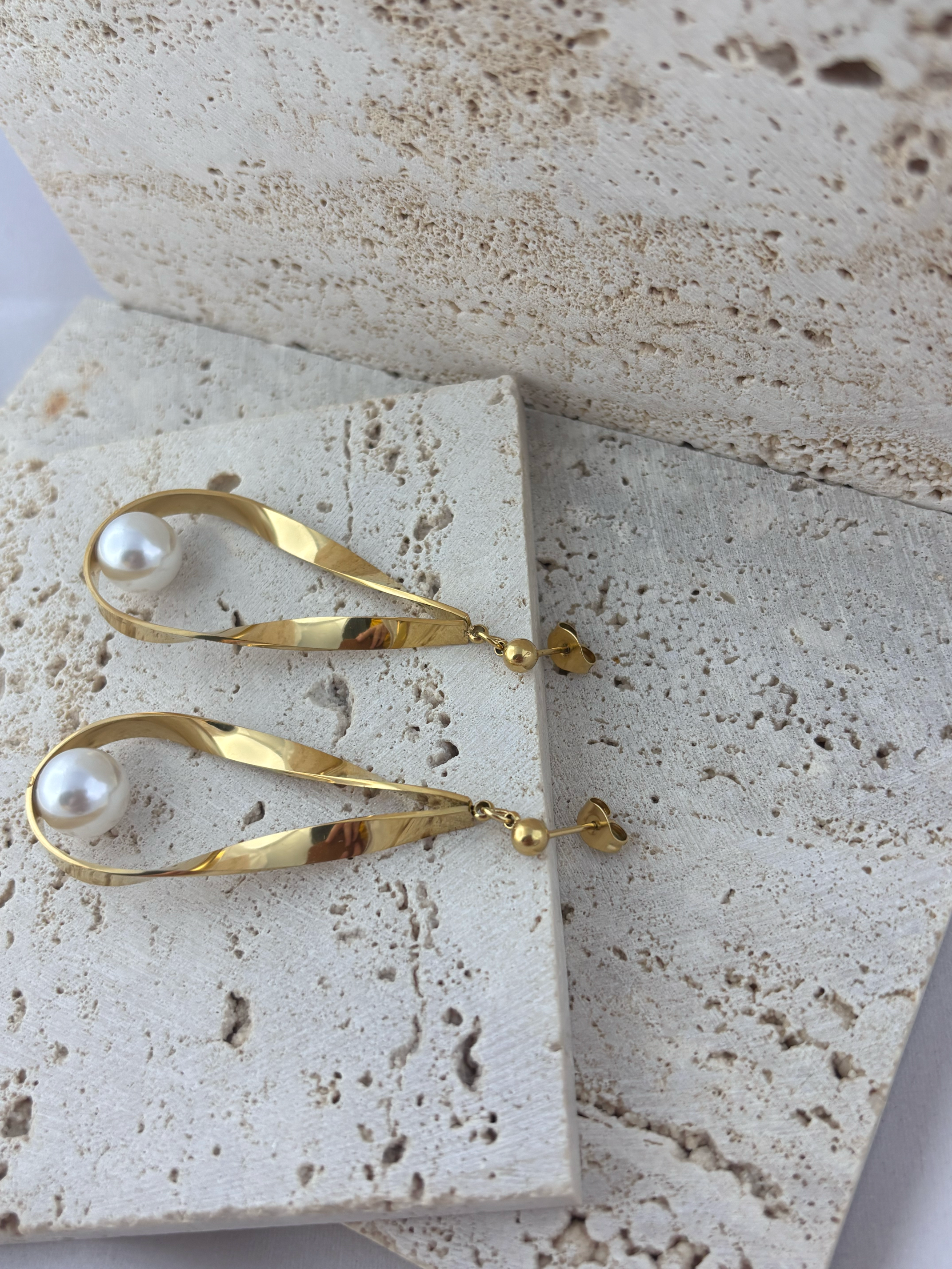 Zarif Fiyonk Model İnci Çelik Küpe