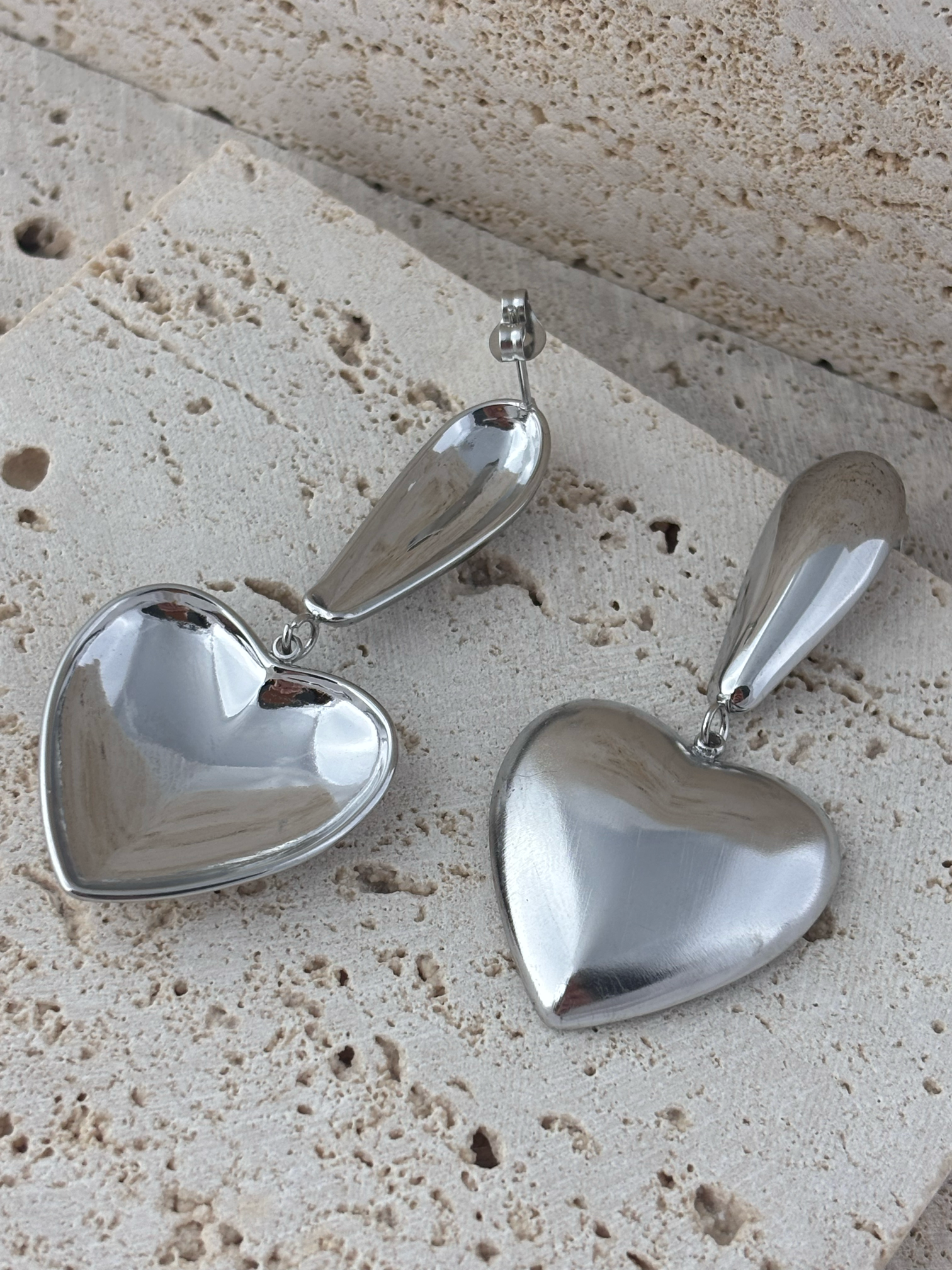 Aşk Işıltısı Kalp Çelik Küpe