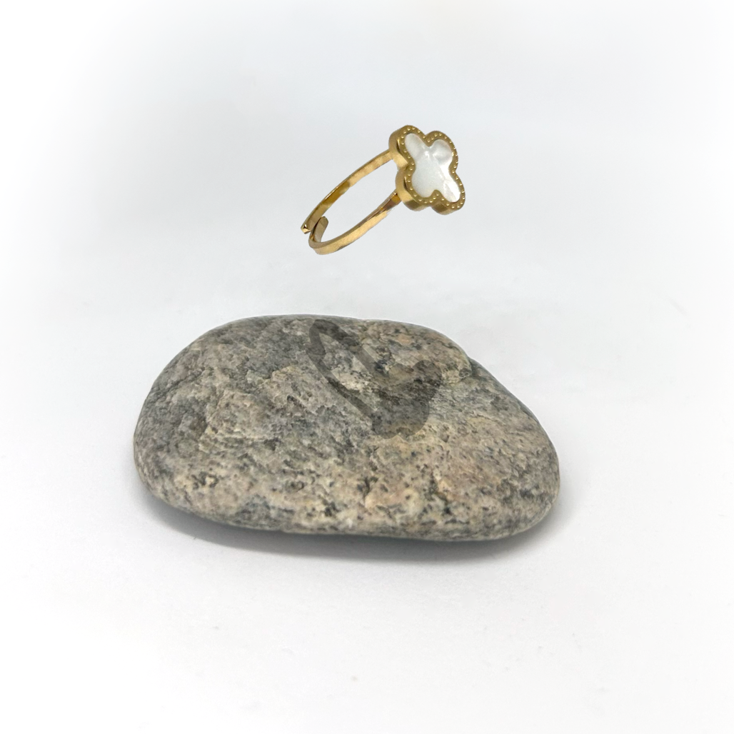 Yonca Beyaz Altın Yüzük