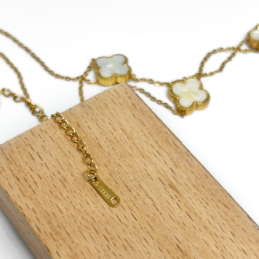 Üçlü Yonca Beyaz Altın Kolye