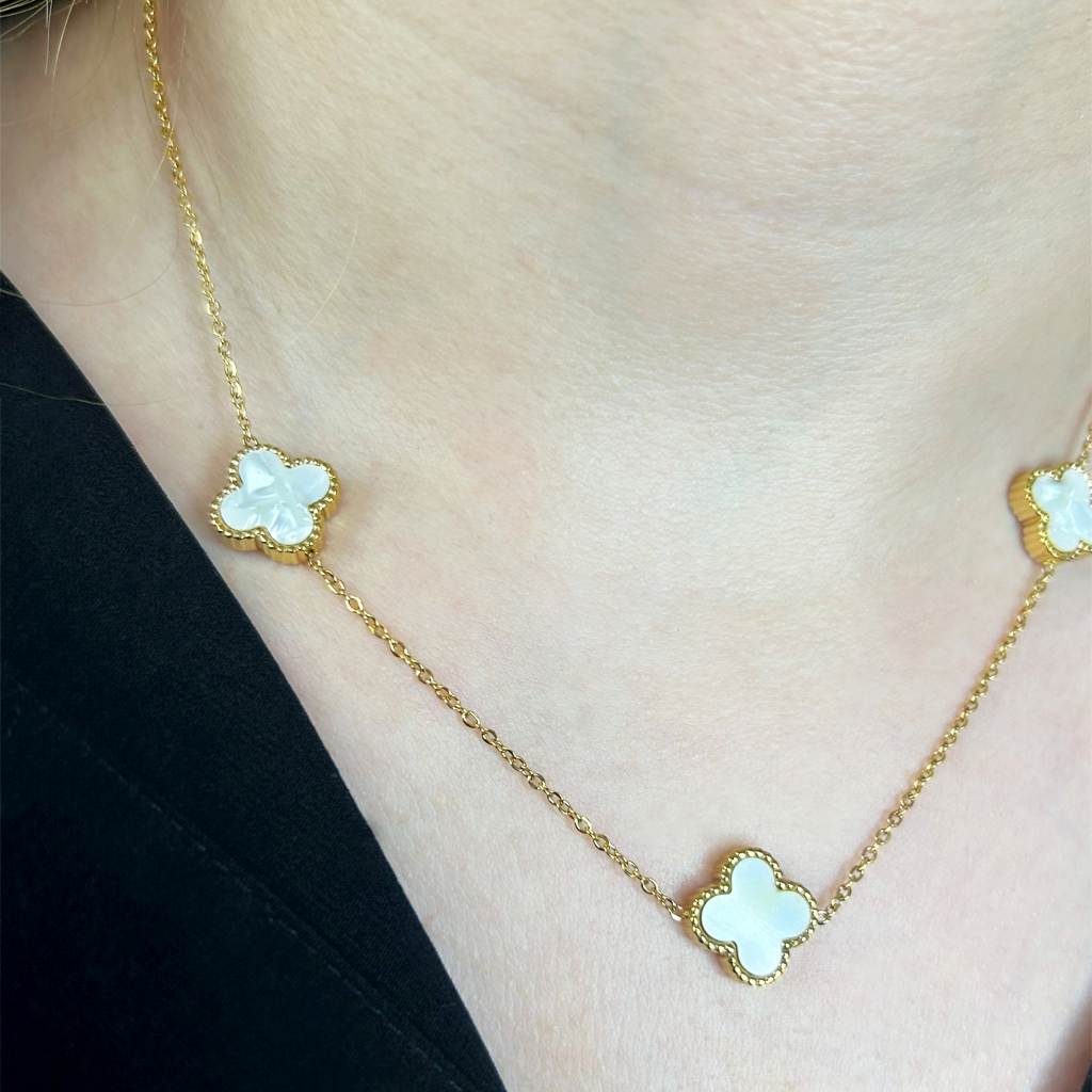 Üçlü Yonca Beyaz Altın Kolye