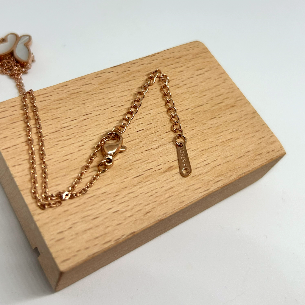 Sedefli Kelebek Rose Altın Singapur Kolye