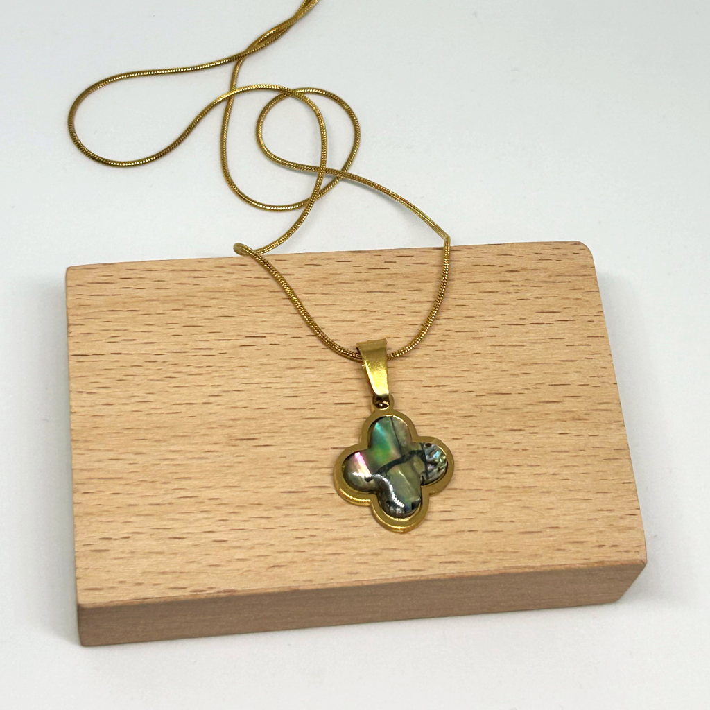 Yanardöner Yonca Altın Kolye