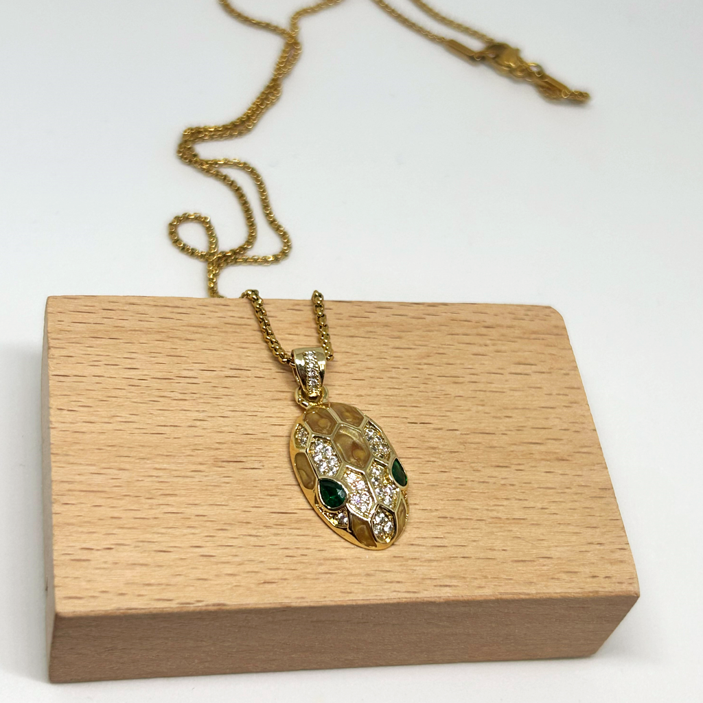 Yeşil Gözlü Yılan Uzun Altın Kolye
